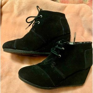 Toms black suede wedges